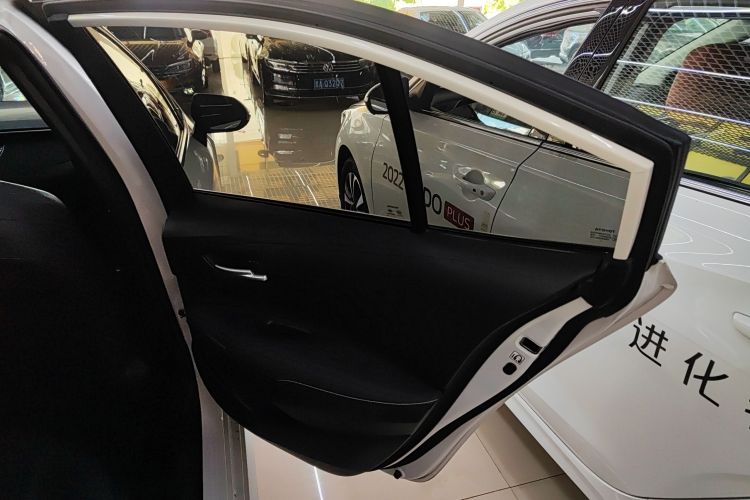 丰田 雷凌 2021款 185T CVT豪华版中控内饰7006