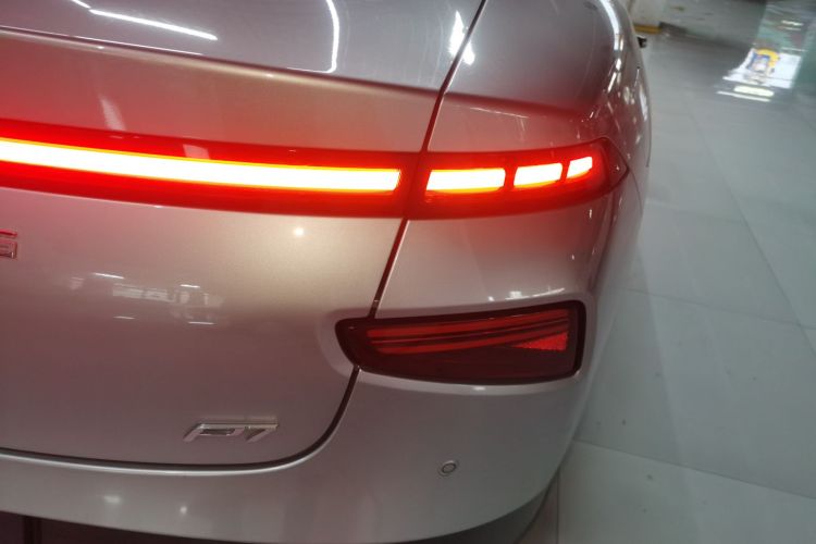 小鹏P7 2022款 670N+车身外观6006