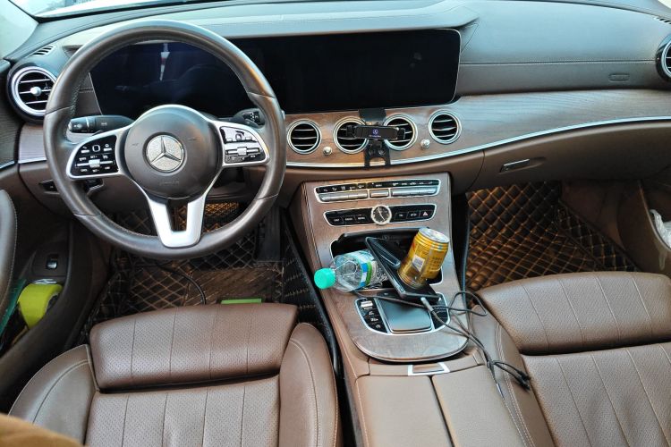 奔驰E级 2019款 E 260 L中控内饰12