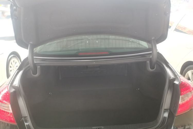 现代 劳恩斯 2012款 3.0L GDI尊贵版机舱底盘23