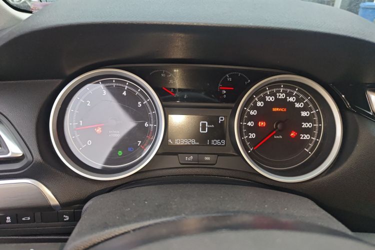 标致408 2014款 1.8L 自动豪华版中控内饰14