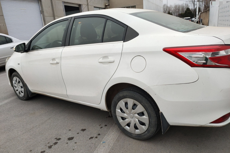 丰田 威驰 2014款 1.3L 自动型尚版车身外观4