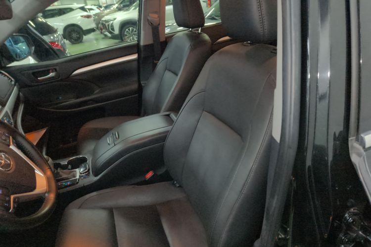 丰田 汉兰达 2018款  2.0T 两驱豪华版 7座 国VI局部细节19