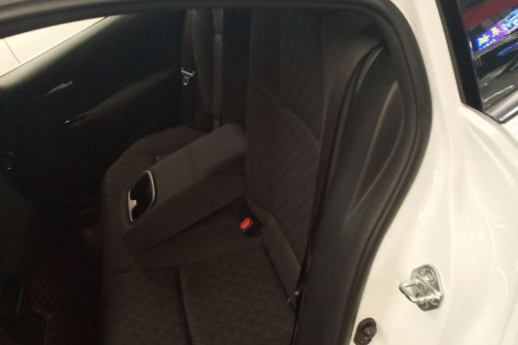 丰田 亚洲狮 2022款 2.0L 精英版中控内饰7004