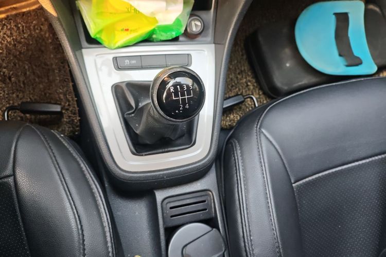 大众 朗逸 2013款 改款经典 1.6L 手动风尚版中控内饰18