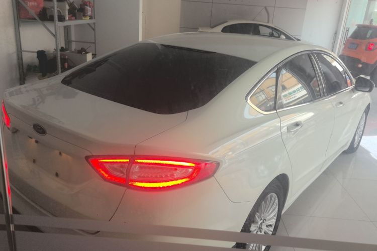 福特 蒙迪欧 2013款 2.0L GTDi200时尚型车身外观7