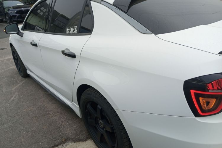 领克03 2021款 2.0TD 自动劲 冠军版车身外观4