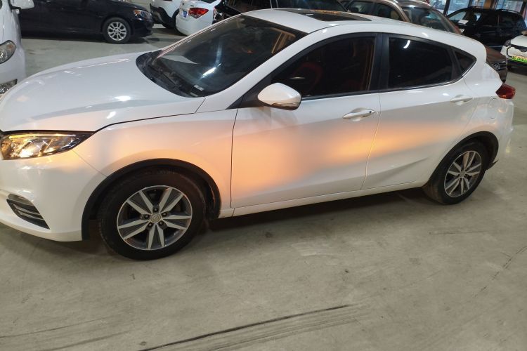 长安 逸动 2015款 1.6L 自动俊酷型 国IV车身外观4