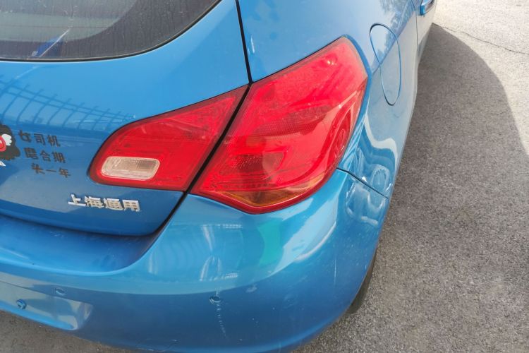 别克 英朗 2014款 XT 1.6L 自动时尚版车身外观9