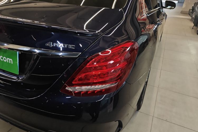 奔驰C级 2017款 改款 C 200 运动版车身外观9