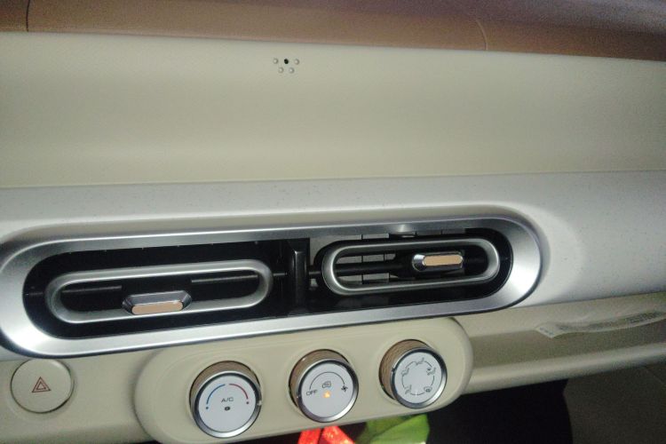 五菱汽车 宏光MINIEV 2024款 第三代 215km 青春版中控内饰16