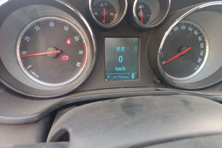 别克 君威 2013款 1.6T 自动精英运动版中控内饰15