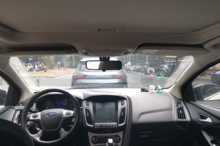 福特 福克斯 2012款 两厢 2.0L 自动豪华运动型局部细节22