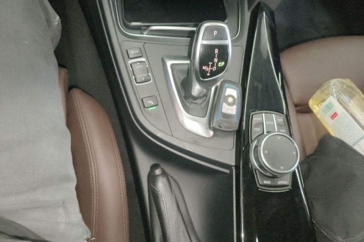 宝马3系 2018款 320Li 领先型M运动套装中控内饰18