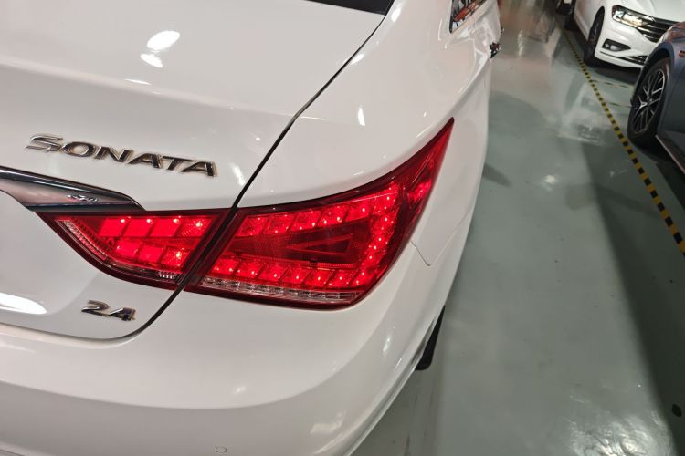 现代 索纳塔 2014款 2.4L 自动豪华版 国IV车身外观9