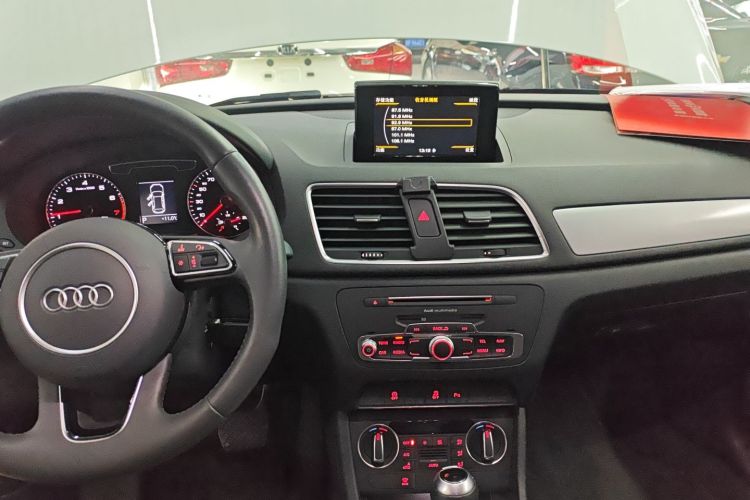 奥迪Q3 2018款 30周年年型 35 TFSI 时尚型中控内饰16