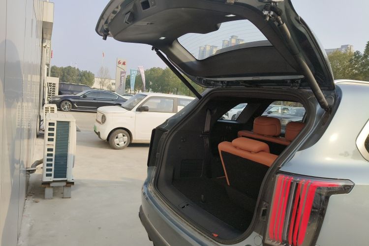 捷途X70L 2026款 2.0TD 自动旗舰 7座机舱底盘23