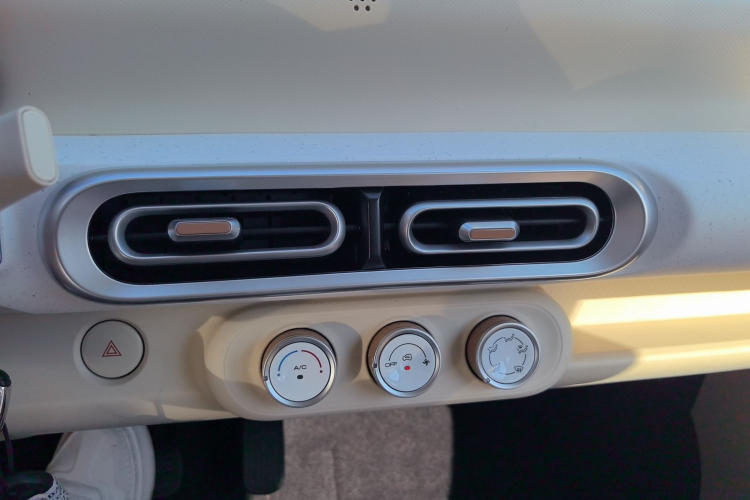 五菱汽车 宏光MINIEV 2024款 第三代 215km 青春版中控内饰16