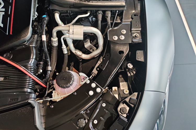 奔驰 2023款 AMG GT 50 四门跑车机舱底盘26