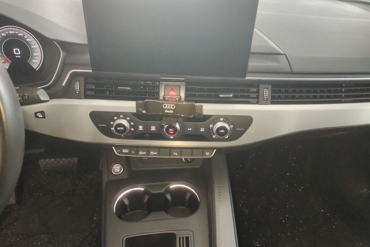 奥迪A4L 2022款 40 TFSI 时尚动感型中控内饰16