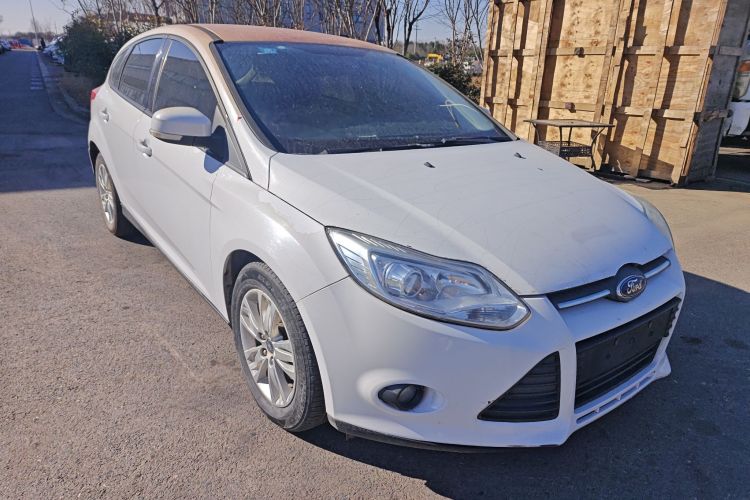 福特 福克斯 2012款 两厢 1.6L 自动舒适型车身外观3