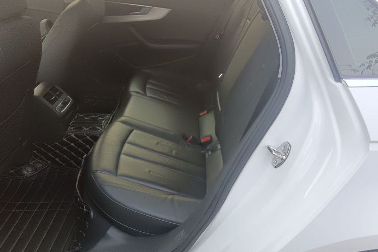 奥迪A4L 2018款 30周年年型 40 TFSI 时尚型中控内饰7004