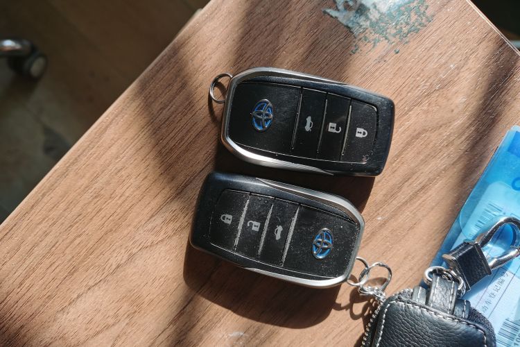 丰田 卡罗拉 2017款 改款双擎 1.8L E-CVT精英版中控内饰11