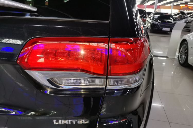 Jeep 大切诺基(进口) 2014款 3.0L 舒享导航版车身外观9