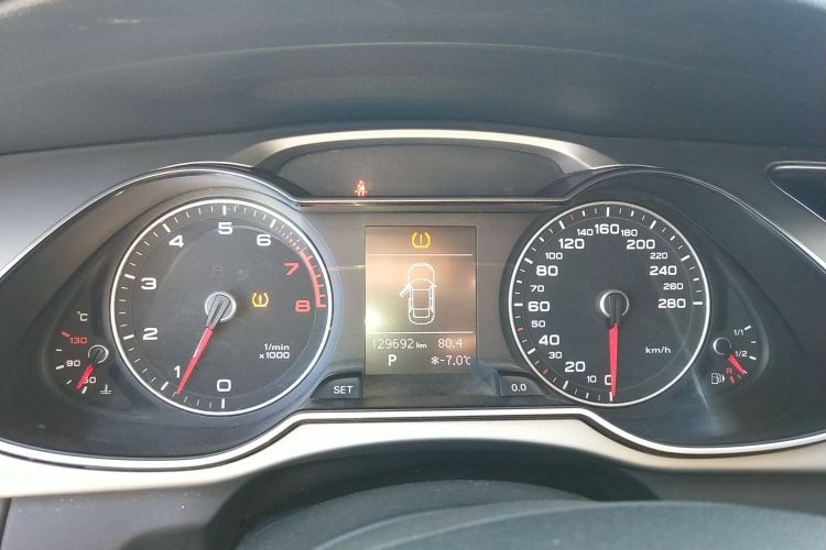 奥迪A4L 2013款 30 TFSI 自动舒适型中控内饰14