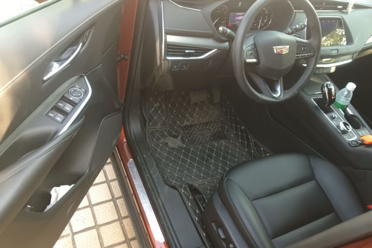 凯迪拉克XT4 2021款 28T 两驱领先型中控内饰20