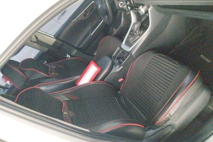 丰田 威兰达 2023款 2.0L CVT两驱领先版局部细节41