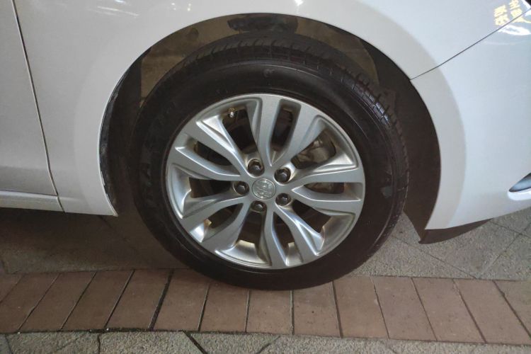 别克 英朗 2021款 典范 1.5L 自动精英型车身外观10