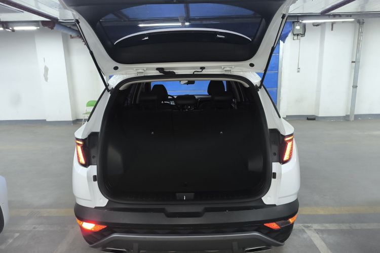 现代 2023款 途胜L 1.5T 自动两驱LUX尊贵版机舱底盘23