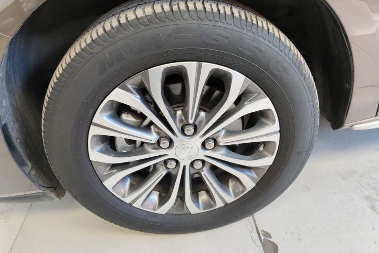 别克GL8 2023款 改款 陆上公务舱 豪华型车身外观6007