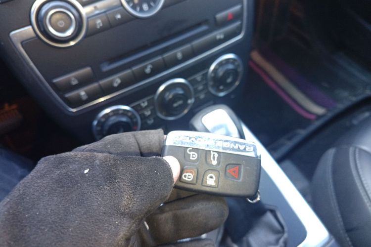 路虎 神行者2 2013款 2.0T Si4 HSE汽油版中控内饰7001