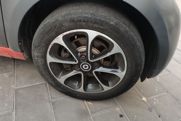 smart fortwo 2015款 1.0L 52千瓦硬顶激情版车身外观10