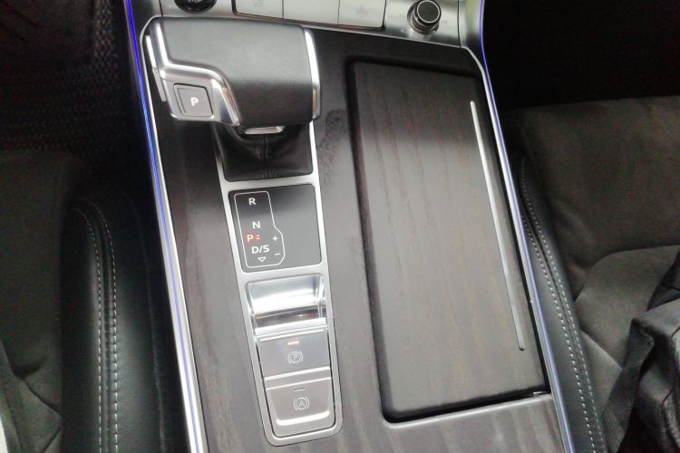 奥迪A6L 2024款 45 TFSI quattro 臻选动感型局部细节18