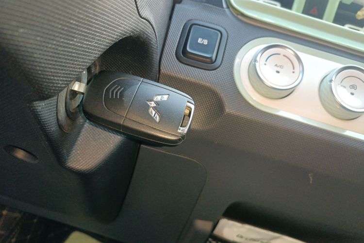 五菱汽车 宏光MINIEV 2021款 马卡龙时尚款 磷酸铁锂中控内饰7001