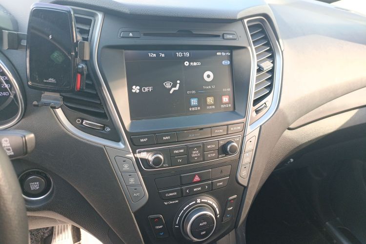 现代 胜达 2017款 2.0T 自动四驱智能型 7座中控内饰16