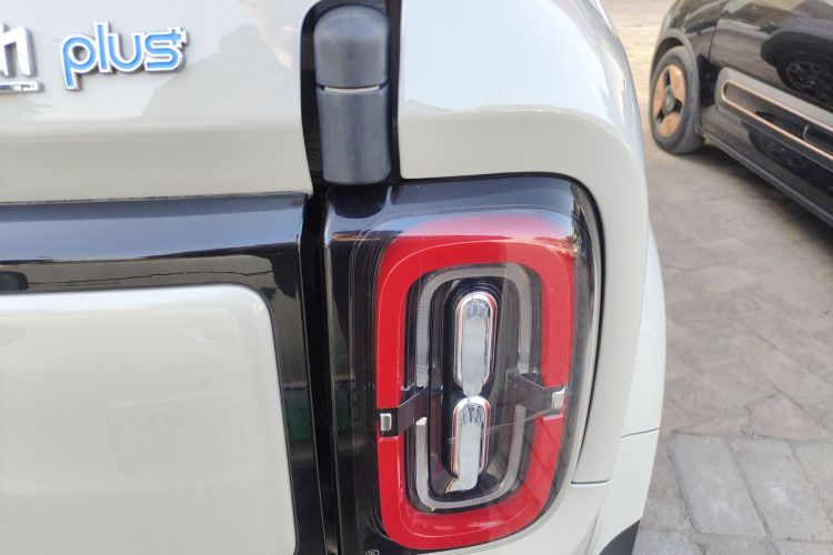 宝骏悦也Plus 2024款 智尊版 4座车身外观9