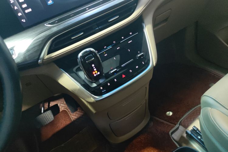 别克GL8 2020款 ES陆尊 653T 尊享型中控内饰18
