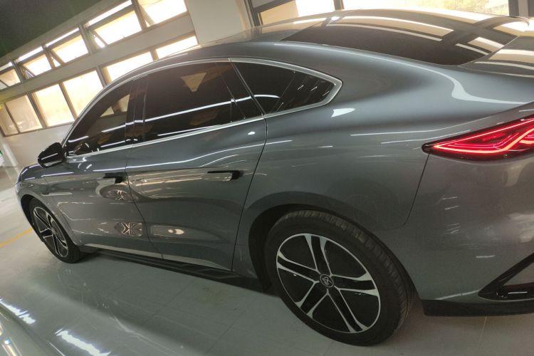 比亚迪 汉 2023款 EV 冠军版 605KM前驱尊贵型车身外观4