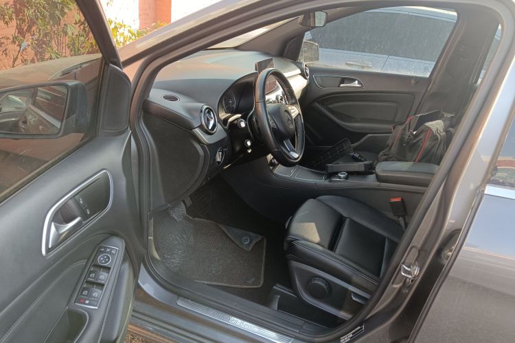 奔驰B级 2018款 B 200 动感型中控内饰7003
