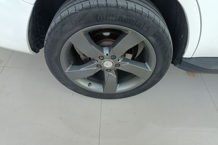 奔驰GLK级 2013款 GLK 300 4MATIC 动感天窗型车身外观6008