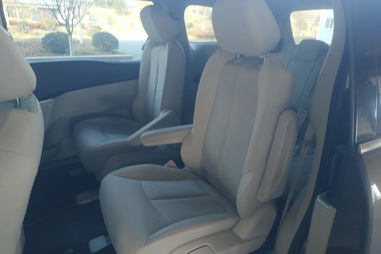 别克GL8 2023款 陆上公务舱 舒适型中控内饰21