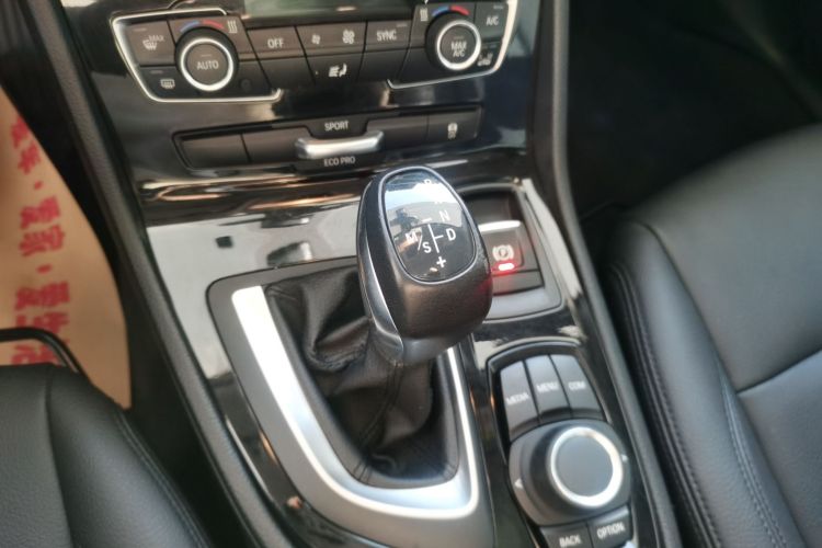 宝马2系旅行车 2018款 218i 领先型局部细节18