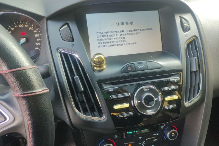 福特 福克斯 2017款 三厢 1.6L 手动风尚型智行版中控内饰16