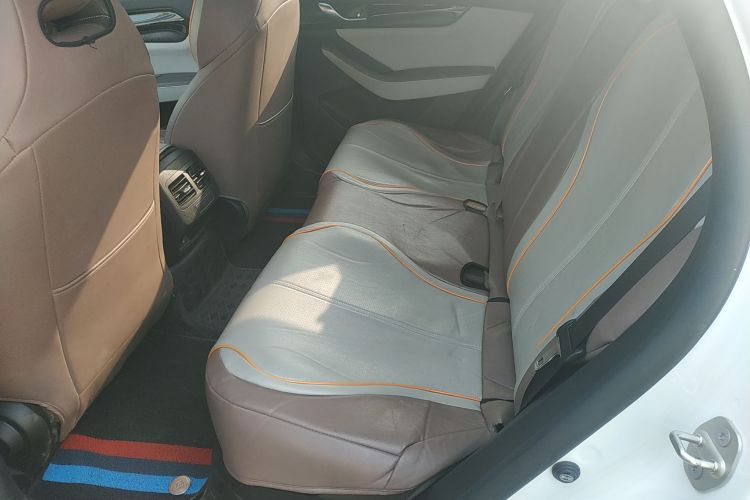 比亚迪 秦PLUS 2024款 荣耀版 DM-i 55KM领先型中控内饰21