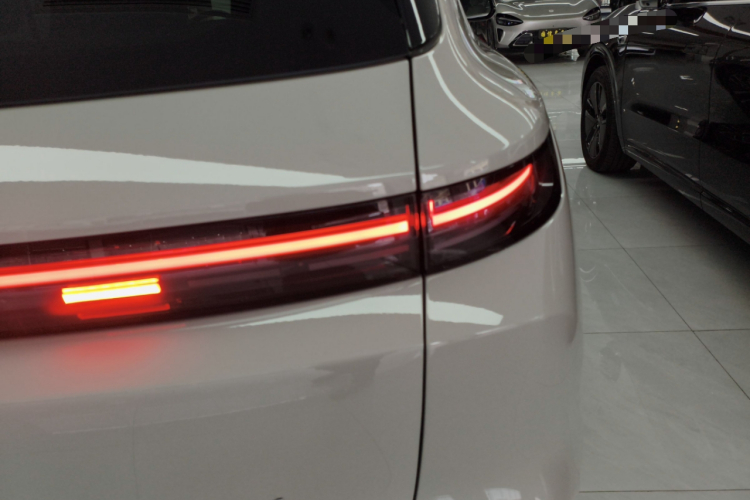 理想汽车 理想L6 2024款 Pro车身外观9