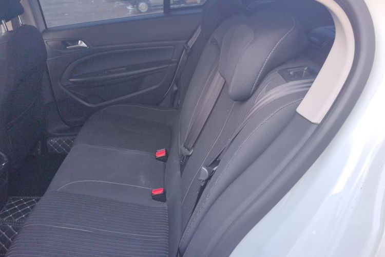 标致408 2015款 1.2T 自动豪华版中控内饰21